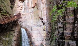 新安龙潭大峡谷